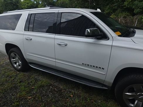 Used 2017 Chevrolet Suburban Premier AWD/4WD image 6