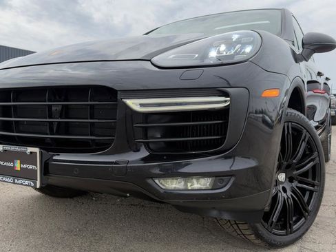 Used 2015 Porsche Cayenne Turbo image 2