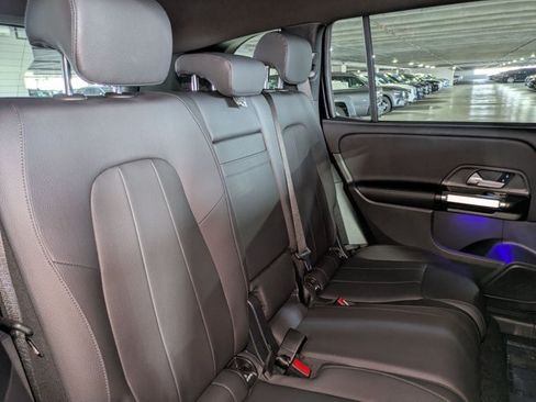 Used 2025 Mercedes-Benz GLB 250 image 21