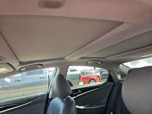 Used 2012 Hyundai Sonata Limited w/ Navigation Pkg FWD image 9
