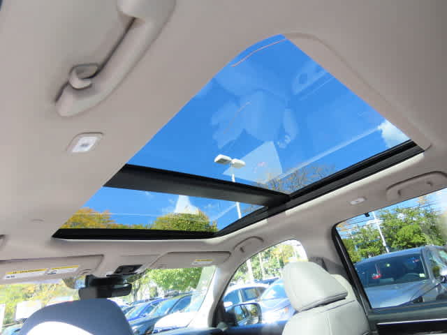 Used 2024 Honda Pilot Touring image 18