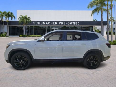 Certified 2023 Volkswagen Atlas SE w/ Panoramic Sunroof Package FWD image 4