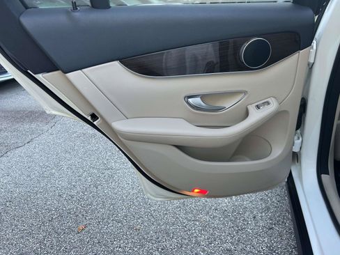 Used 2019 Mercedes-Benz GLC 300 image 24