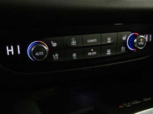 Used 2024 Buick Enclave Premium AWD/4WD image 23