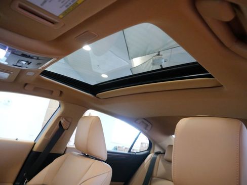 Certified 2025 Lexus ES 300h F Sport w/ Accessory Package (Z2) image 30