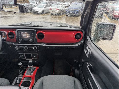 Used 2019 Jeep Wrangler Unlimited Sport image 4