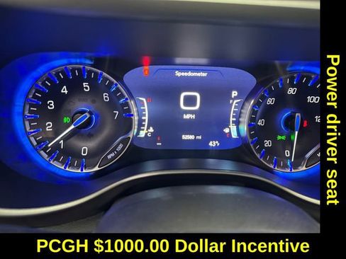 Used 2024 Chrysler Pacifica Touring-L image 2