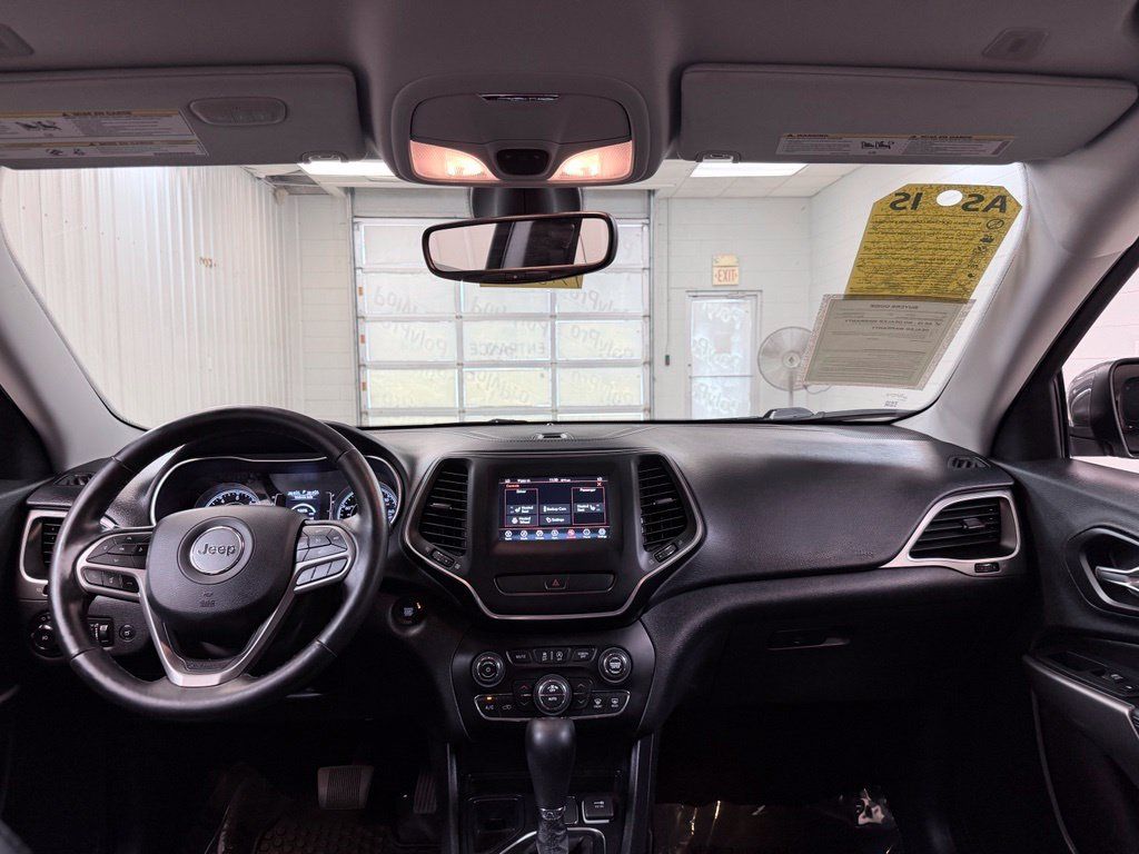 Used 2019 Jeep Cherokee Latitude Plus w/ Comfort/Convenience Group FWD image 24