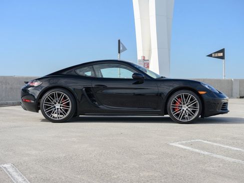 Used 2018 Porsche 718 Cayman S image 4