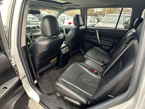 Used 2010 Toyota Highlander SE image 23