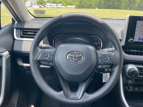Used 2025 Toyota RAV4 LE AWD/4WD image 6