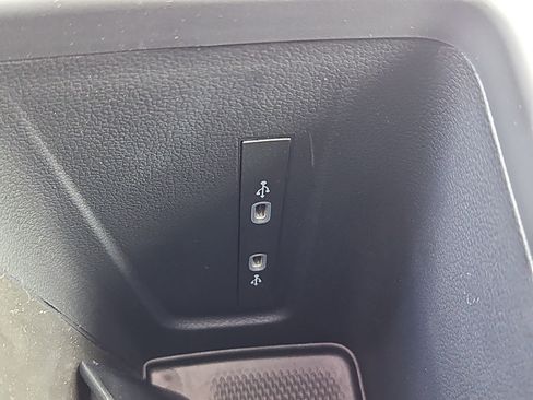 New 2026 Volkswagen Tiguan SE image 12