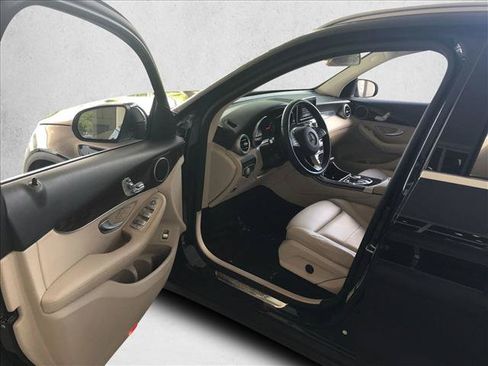 Used 2018 Mercedes-Benz GLC 300 image 12