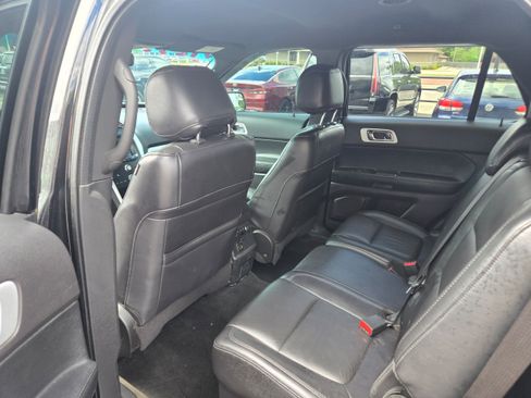 Used 2015 Ford Explorer XLT w/ Equipment Group 202B AWD/4WD image 9