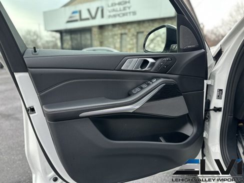 Used 2020 BMW X7 xDrive40i w/ M Sport Package AWD/4WD image 15