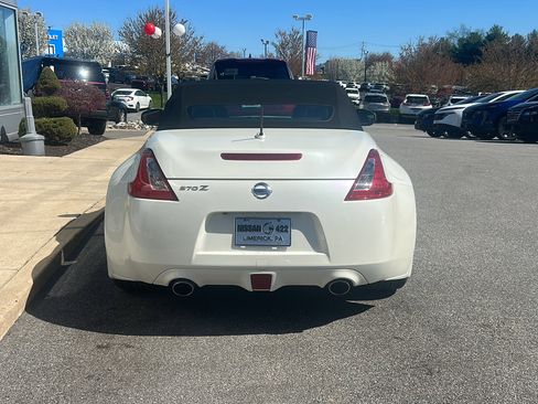 Used 2016 Nissan 370Z Touring image 4