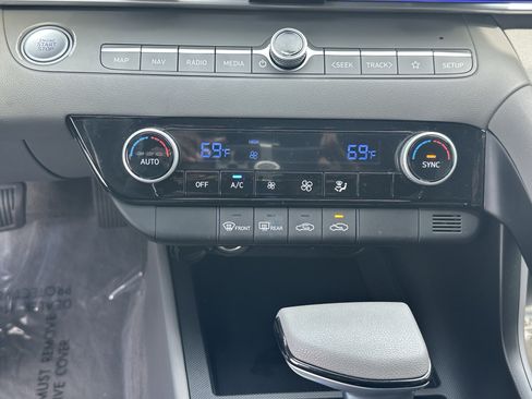 Used 2024 Hyundai Elantra SEL FWD image 28