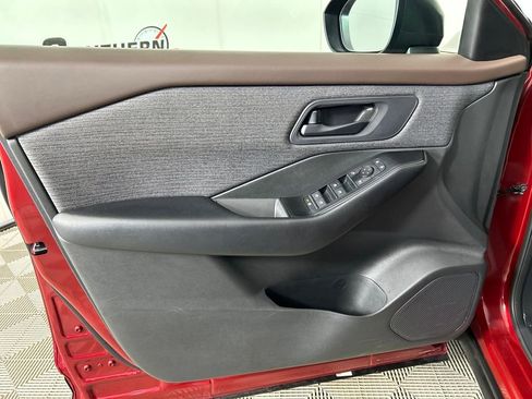 Used 2023 Nissan Rogue S image 11