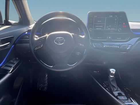 Used 2022 Toyota C-HR XLE FWD image 8
