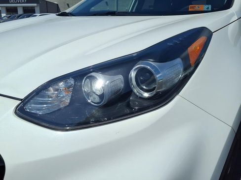 Certified 2022 Kia Sportage LX AWD/4WD image 10