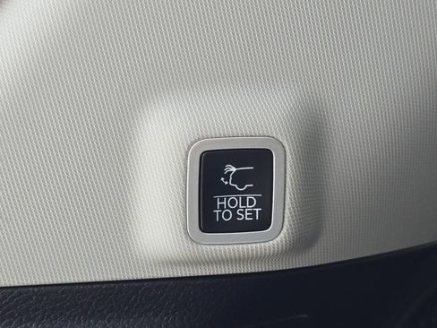 Used 2024 Jeep Grand Cherokee Limited w/ Black Appearance Package image 32