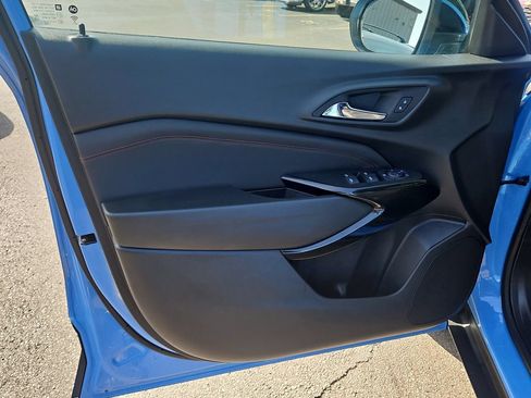 Used 2024 Chevrolet Trax RS w/ Sunroof Package FWD image 21