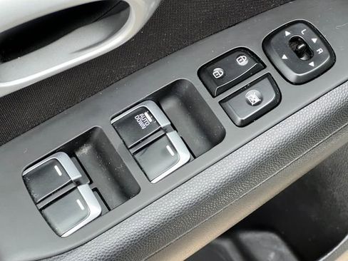 Used 2018 Kia Soul w/ Convenience Package image 15