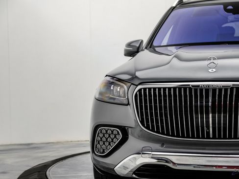 Used 2024 Mercedes-Benz Maybach GLS 600 4MATIC image 37
