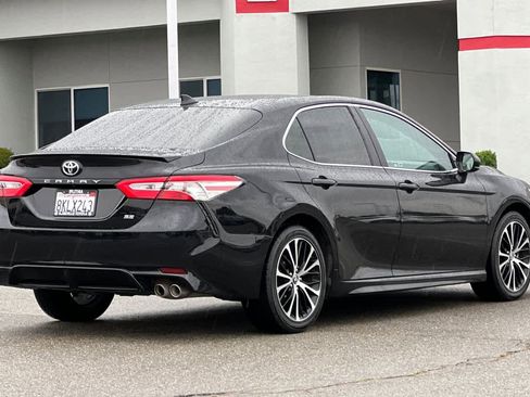 Certified 2019 Toyota Camry SE FWD image 2