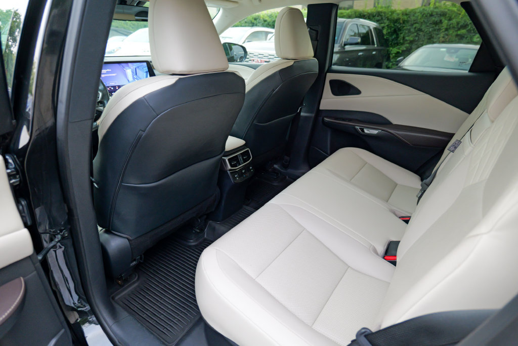 Used 2023 Lexus RX 350 Premium w/ Accessory Package AWD/4WD image 25