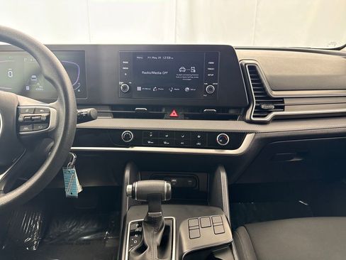 Used 2024 Kia Sportage LX FWD image 17