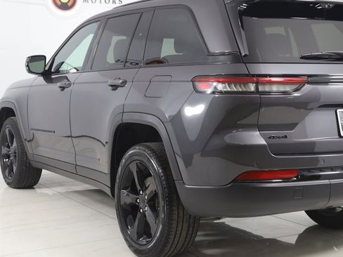 Used 2024 Jeep Grand Cherokee Limited w/ Luxury Tech Group II image 25