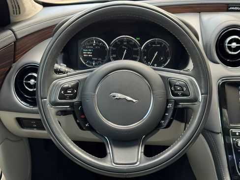 Used 2015 Jaguar XJ L Portfolio RWD image 33