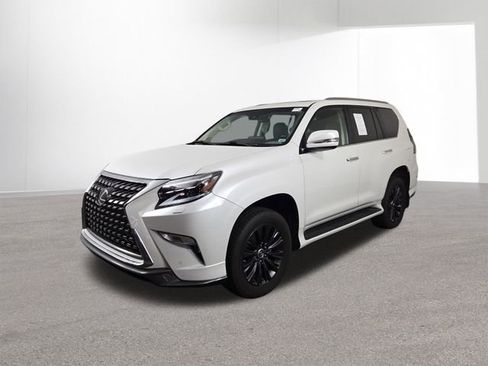 Used 2023 Lexus GX 460 Premium w/ Accessory Package image 2