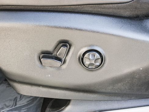 Used 2024 Chrysler Pacifica Limited FWD image 20