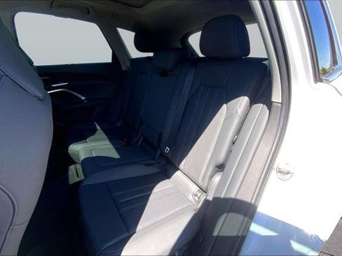 Used 2025 Audi Q5 Premium AWD/4WD image 18