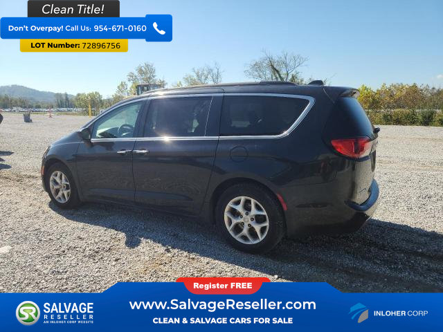 Used 2018 Chrysler Pacifica Touring Plus w/ Tire & Wheel Group FWD image 3