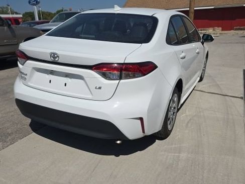 Used 2025 Toyota Corolla LE FWD image 6