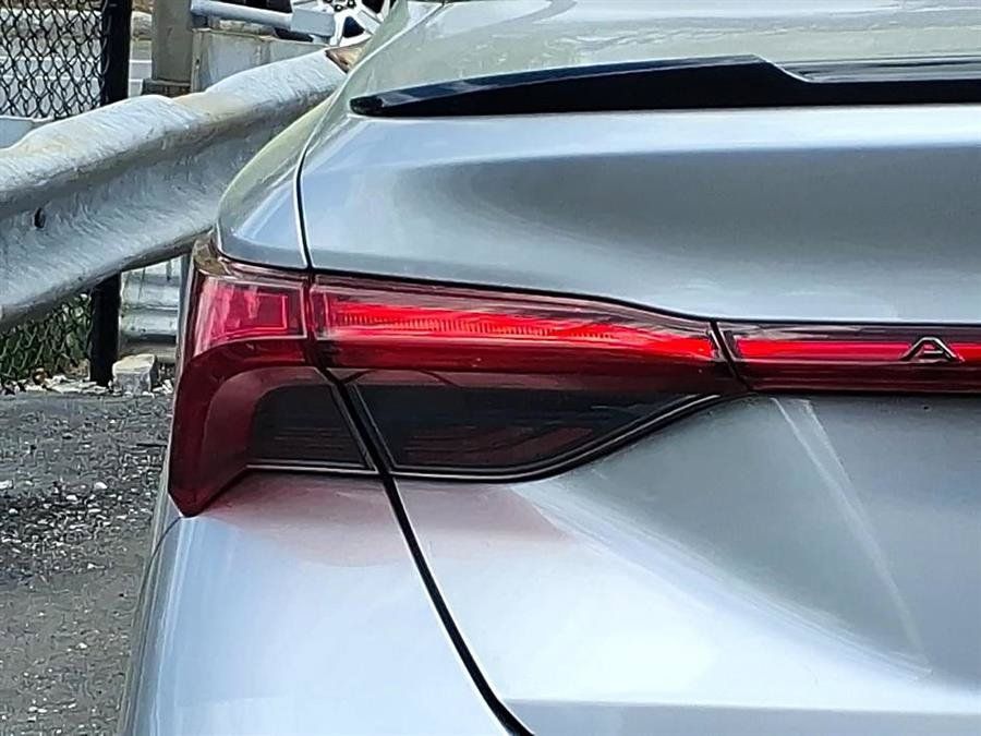 Used 2022 Toyota Avalon Touring FWD image 11