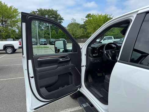Used 2024 Chevrolet Silverado 2500 LT image 10