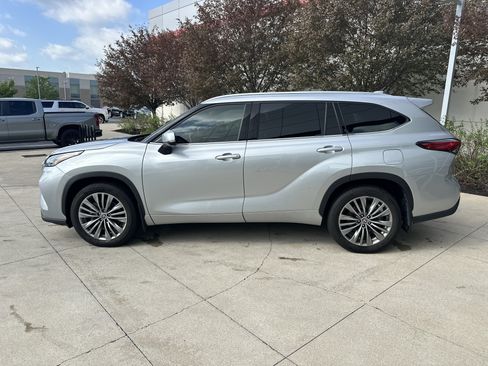 Used 2021 Toyota Highlander Platinum AWD/4WD image 9