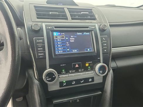 Used 2013 Toyota Camry SE image 19
