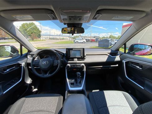 Used 2019 Toyota RAV4 XLE AWD/4WD image 30