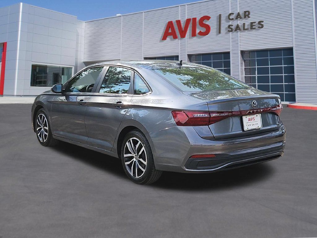 Used 2025 Volkswagen Jetta SE FWD image 9