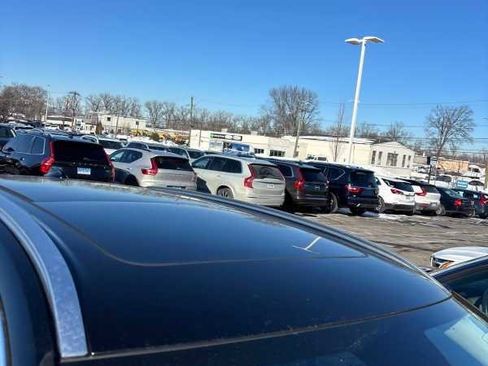 Certified 2023 Volvo XC60 T8 Ultimate w/ Climate Package image 3