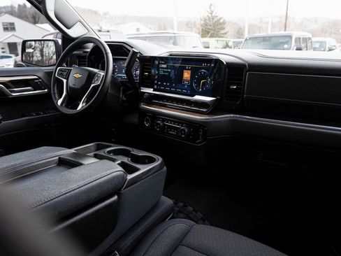 Used 2023 Chevrolet Silverado 1500 LT image 32
