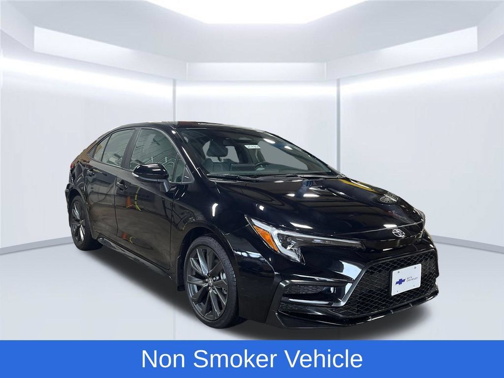 Used 2025 Toyota Corolla SE w/ Convenience Package FWD image 9