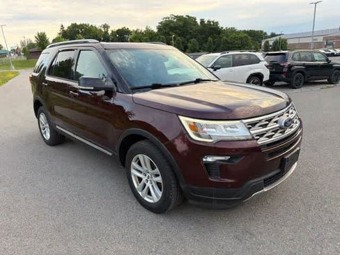 Used 2018 Ford Explorer XLT w/ Equipment Group 202A AWD/4WD image 5