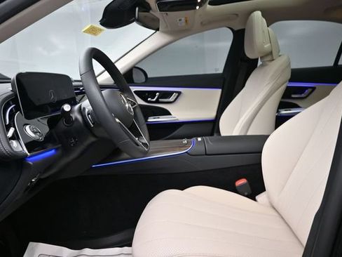 Used 2025 Mercedes-Benz E 350 4MATIC Sedan image 9