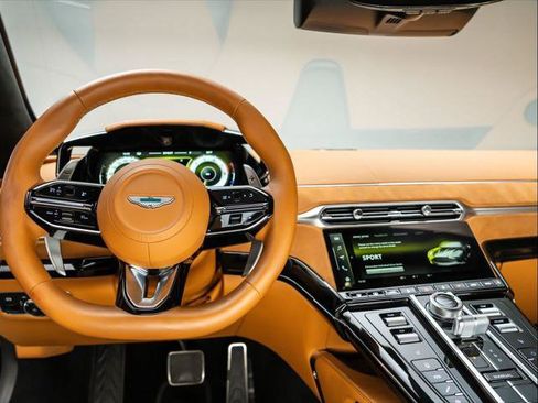 Used 2025 Aston Martin V8 Vantage Coupe RWD image 10